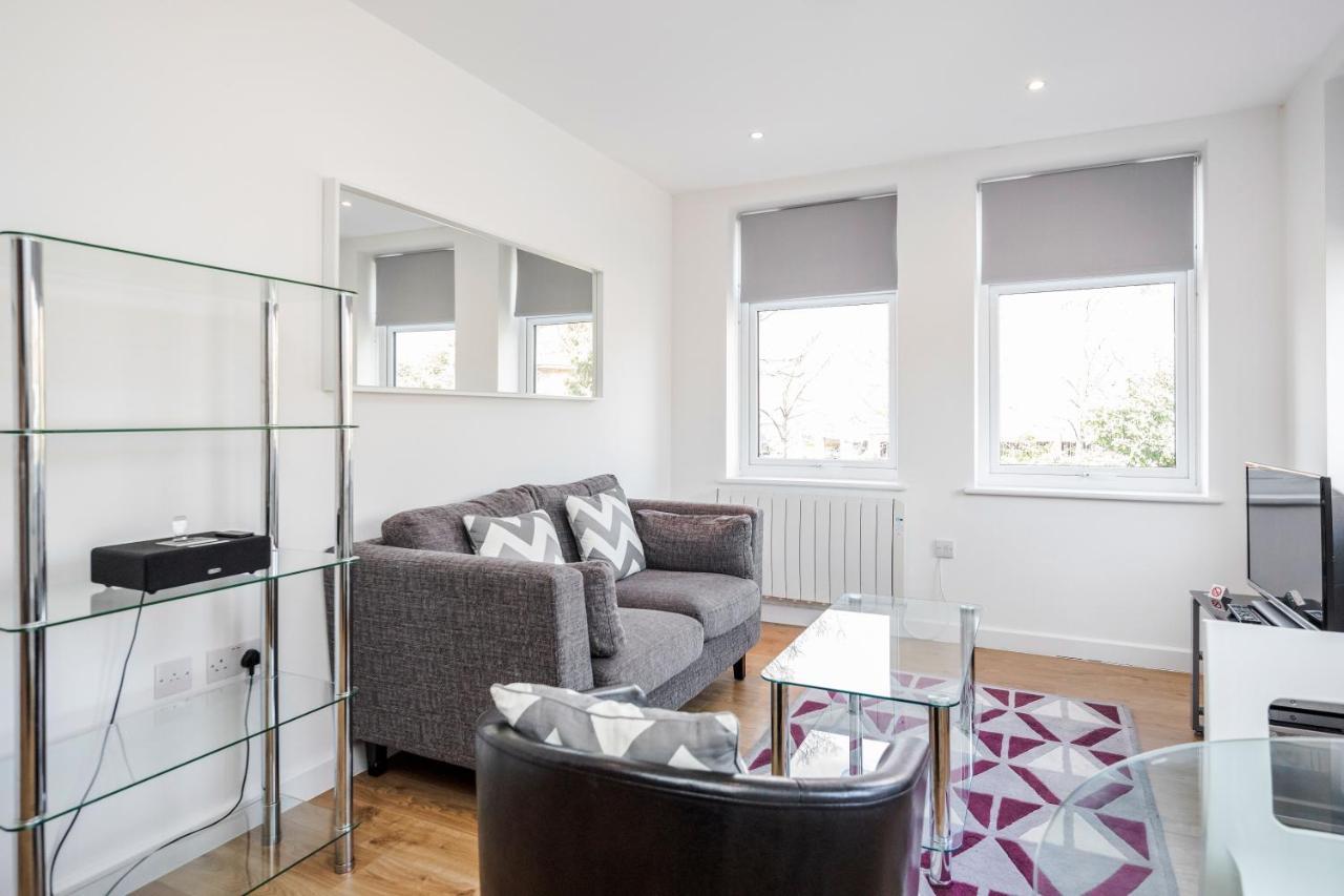 Roomspace Serviced Apartments - Swan House Leatherhead Eksteriør bilde
