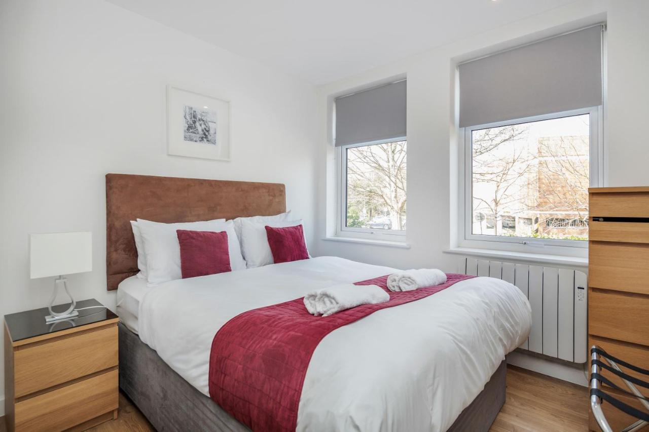 Roomspace Serviced Apartments - Swan House Leatherhead Eksteriør bilde