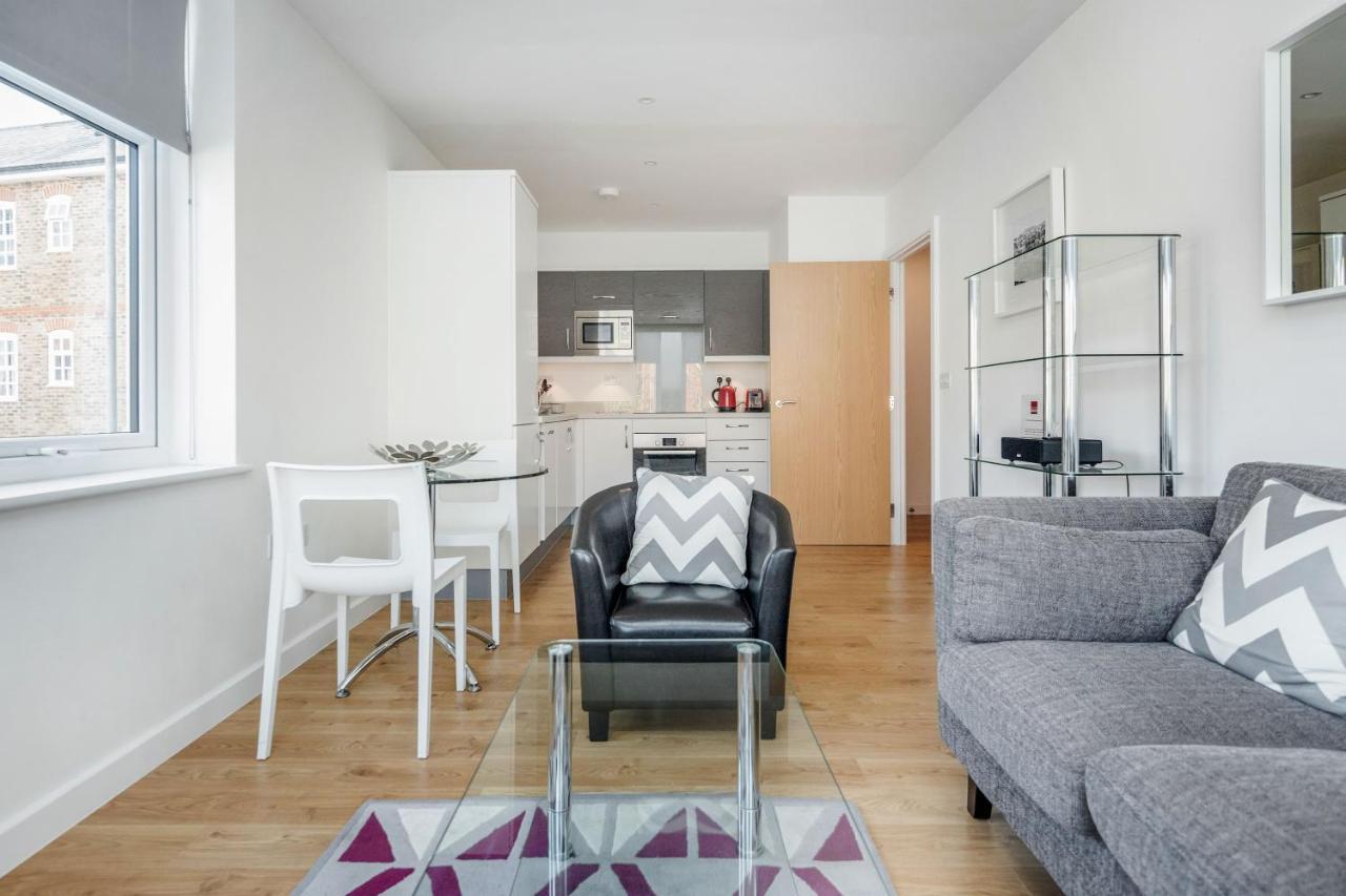 Roomspace Serviced Apartments - Swan House Leatherhead Eksteriør bilde